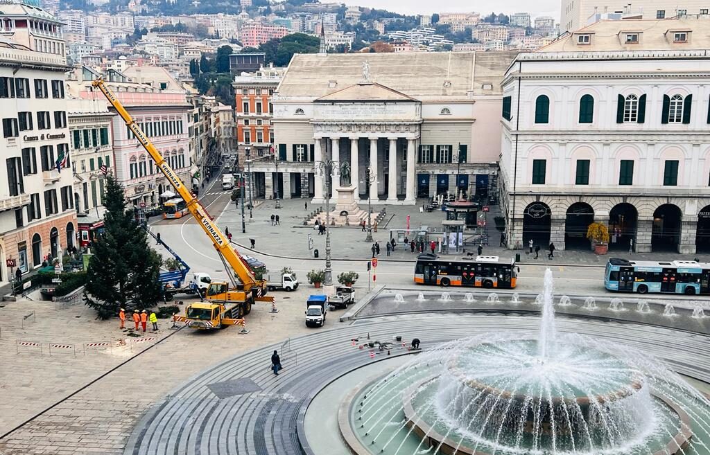 Natale 2022, arriva da Ponte di Legno l’albero che illuminerà le festività genovesi