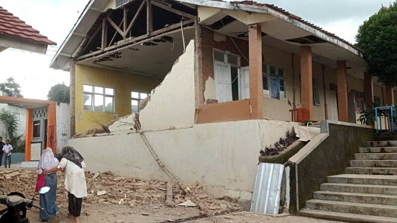 Indonesia: almeno uno studente e un insegnante tra le vittime del terremoto di magnitudo 5,6 che ha colpito Giava 