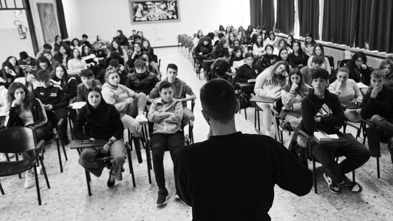 Cantautori nelle scuole, al Duchessa di Galliera Claudio Cabona parla della nascita del rap