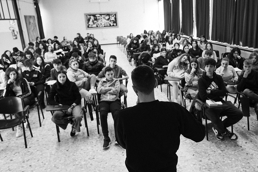 Cantautori nelle scuole, al Duchessa di Galliera Claudio Cabona parla della nascita del rap