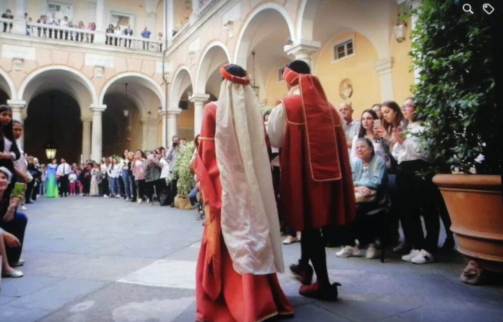 “Spegni il cellulare e accendi la fantasia”, il concorso di   moda che sfida la dipendenza da smartphone