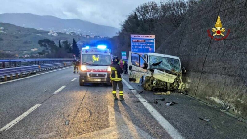 Maxi incidente sull’A12, un morto e due feriti gravi